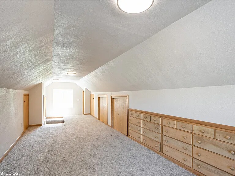 Building Photo - 3215 E 8th St