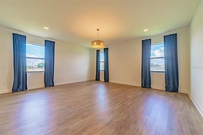 Building Photo - 570 Sanctuary Blvd