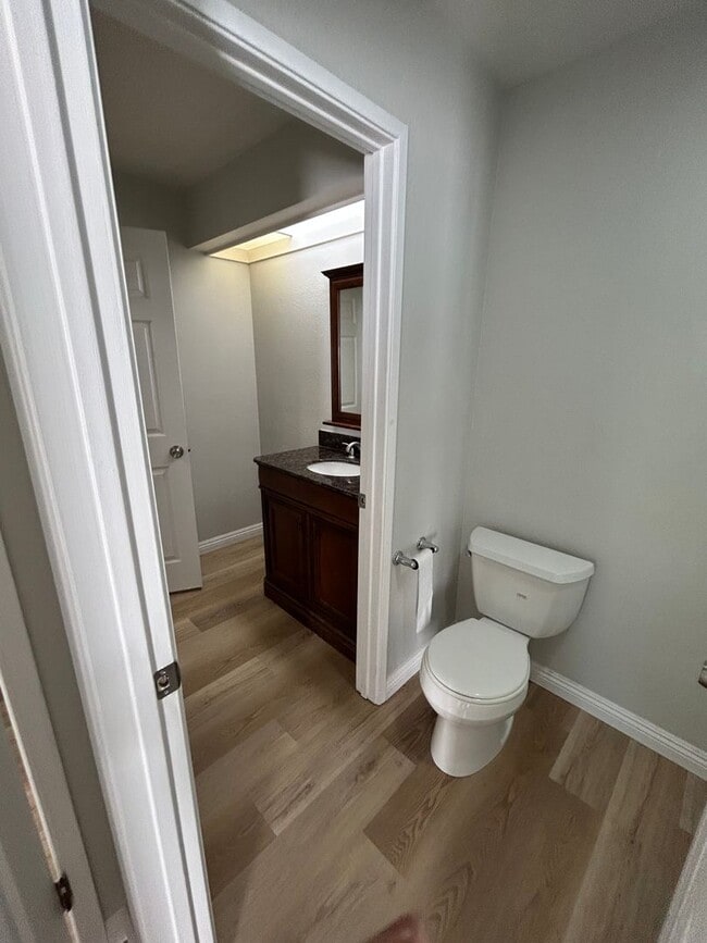 Building Photo - Remodeled Large Upstairs 2 Bedroom/1 Bath ...