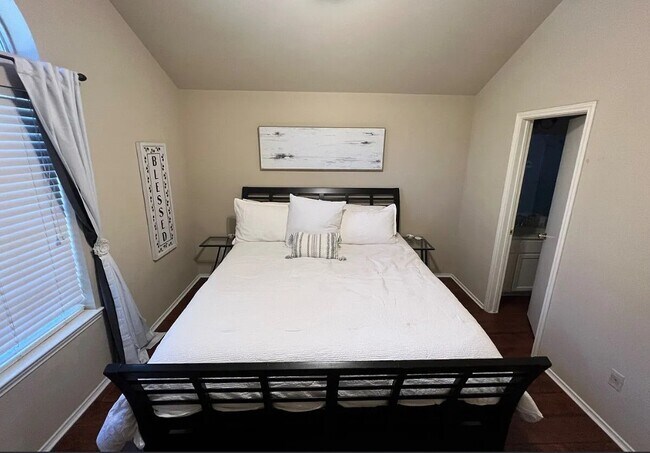 Building Photo - 5806 Toddington Rd