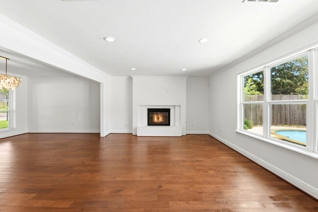 Building Photo - 4810 Bayou Vista Dr