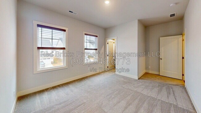 Building Photo - 6129 Alsace Ln