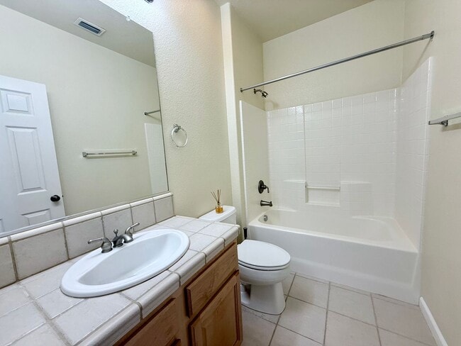 Building Photo - 5-Bed Gated Family Oasis | Prime Location & Backyard Space