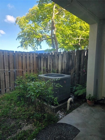 Building Photo - 14055 SW 120th Ct