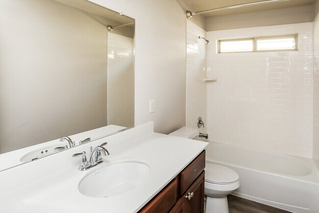 Building Photo - 313 Haywood Cir