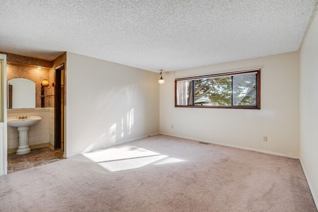 Building Photo - Beautiful 3 bed, 2 bath rental home in Milwaukie!