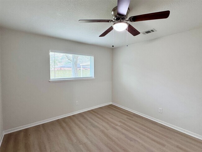 Building Photo - 2301 N Thompson St