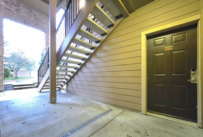 Building Photo - 1 Bedroom 1 Bathroom Condo in Bothell - Pet Friendly!