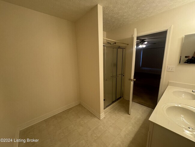 Building Photo - 14226 Academy Ridge Blvd
