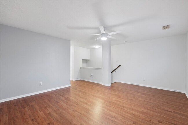 Building Photo - 9023 Eaglecove Dr