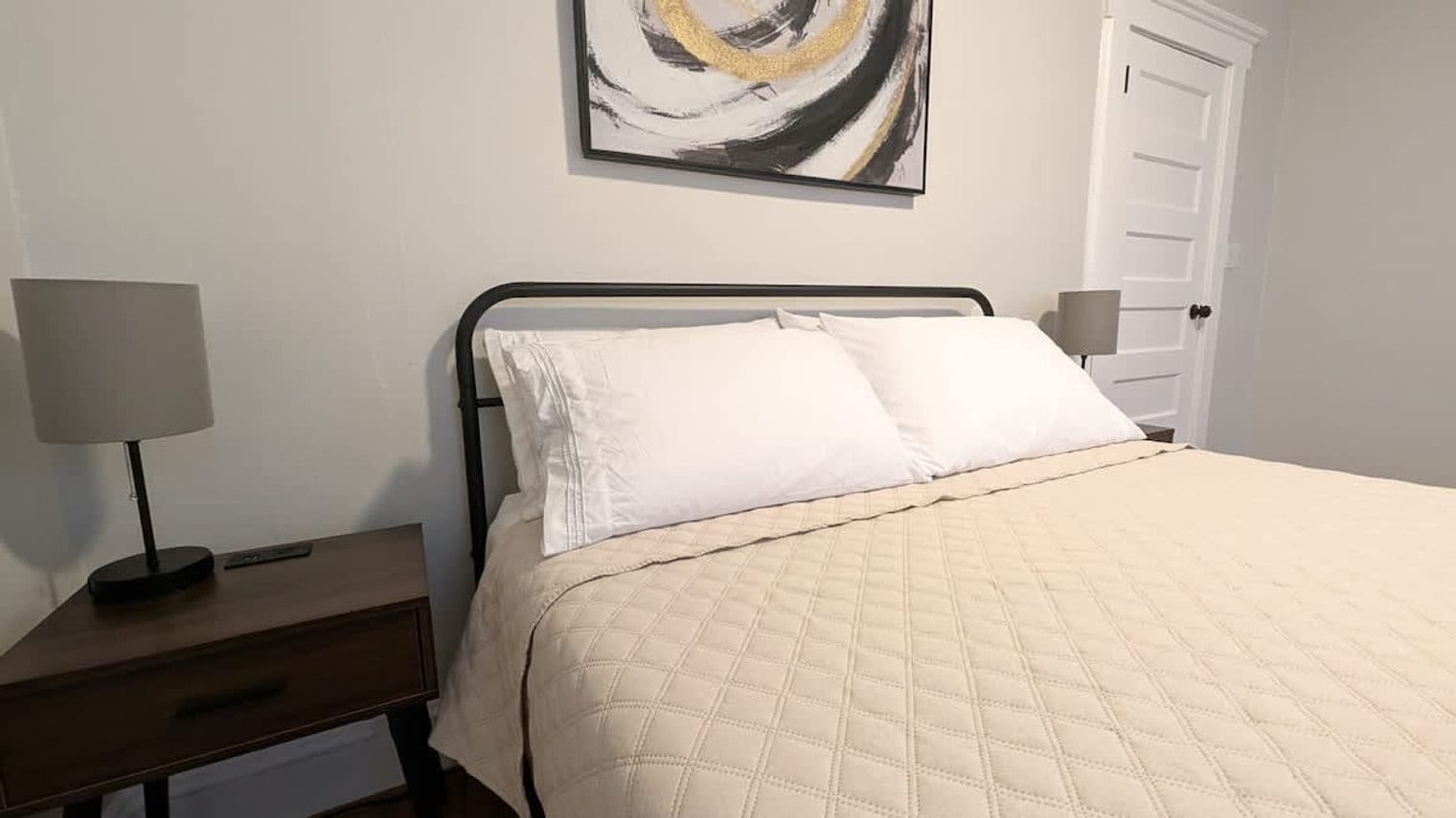 Building Photo - 205 S Essex Ave