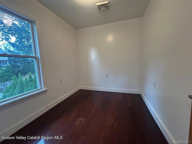 Building Photo - 127 E Chester St