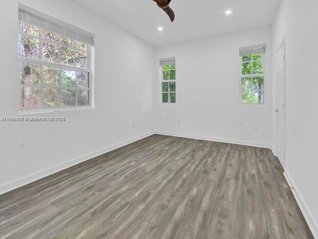 Building Photo - 1350 Crystal Way