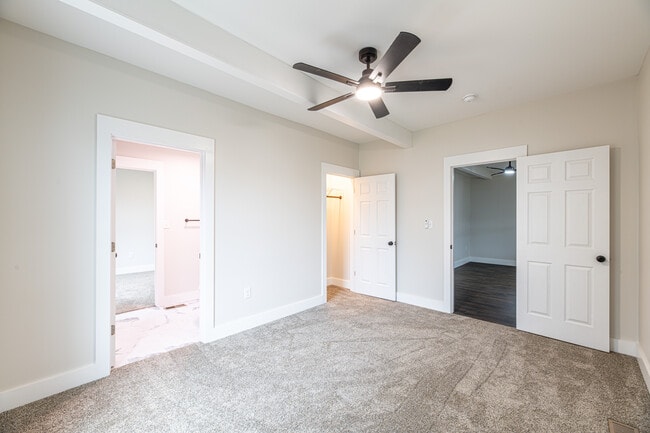 Building Photo - 1287 E Harper Ave