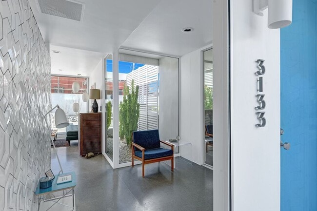 Building Photo - Mid-Century Steel Oasis in Palm Springs (Monthly Only - No Long Term)