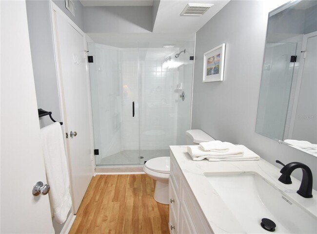 Building Photo - 6021 Bahia Del Mar Cir N