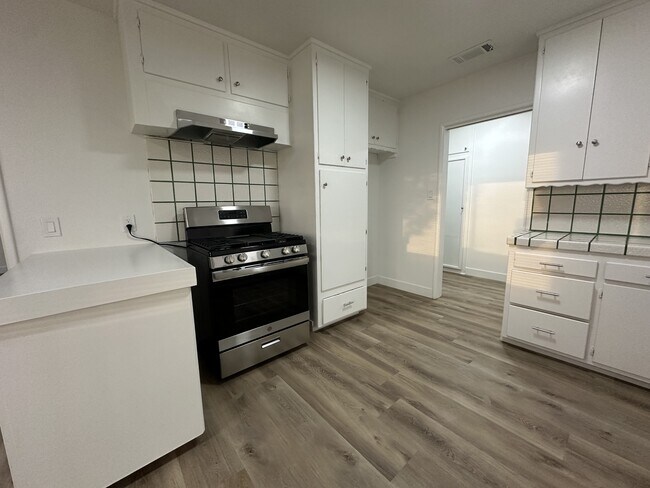 Building Photo - 13051 Baker Ave