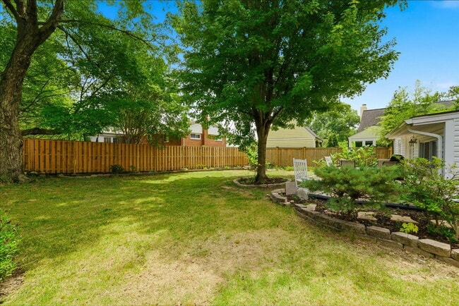 Building Photo - Charming Split-Level Home in the Heart of Alexandria
