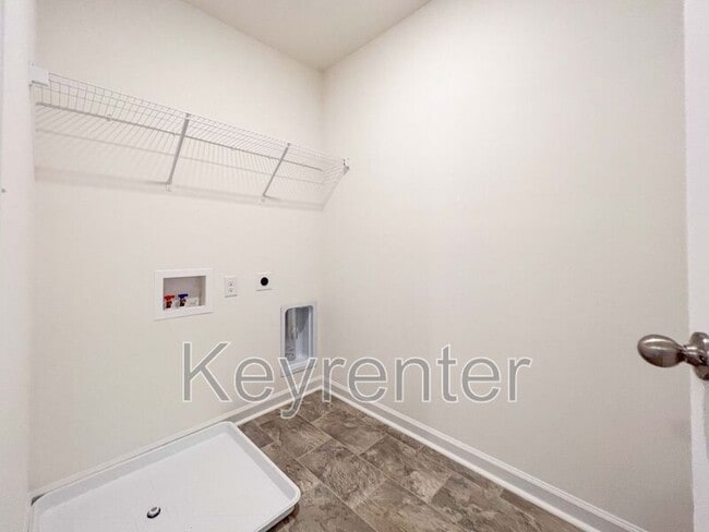 Building Photo - 125 Smt Rdg Ln