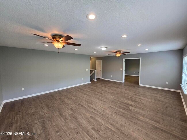 Building Photo - 180 Thornloe Dr