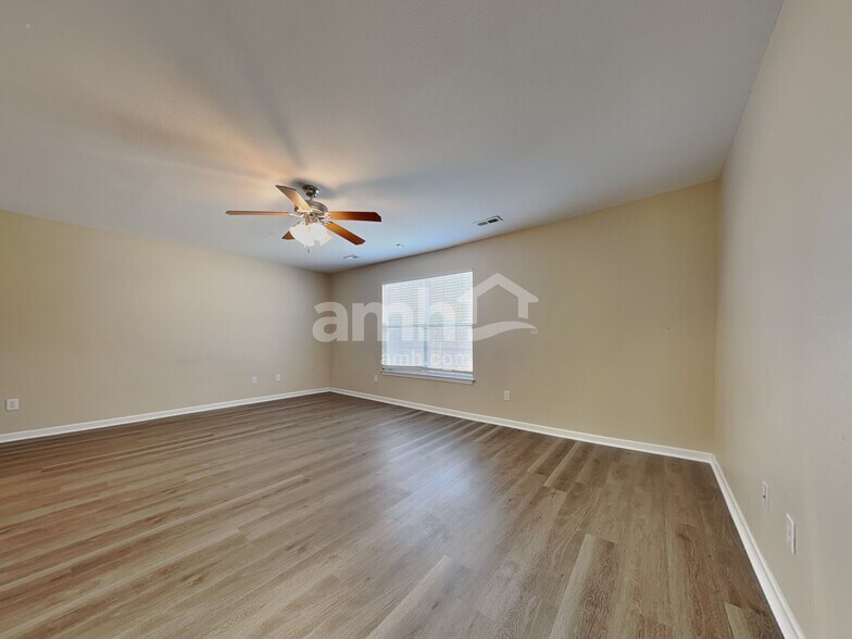 Building Photo - 10429 Kentwell Rd