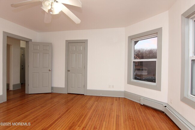 Building Photo - 142 Morris Ave