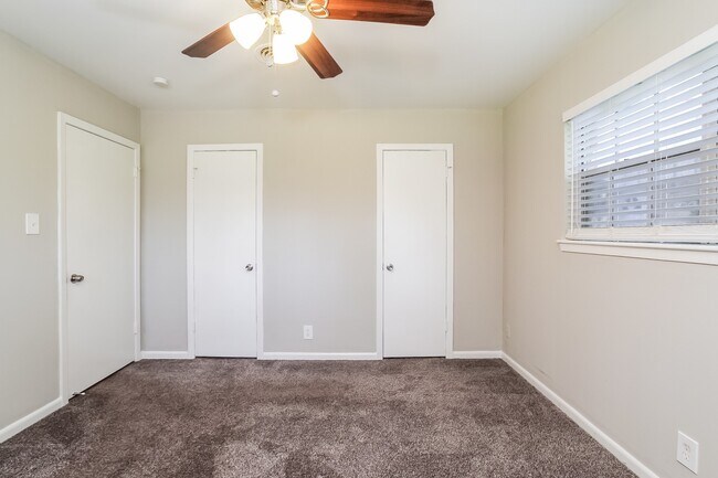 Building Photo - 13322 Oak Leaf Ln