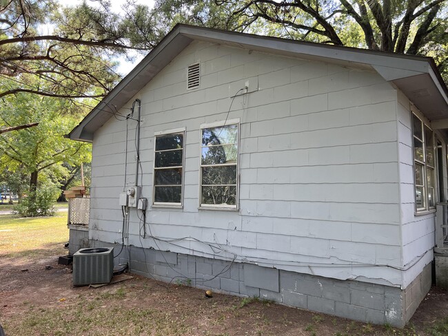 Building Photo - 105 Faulkner St