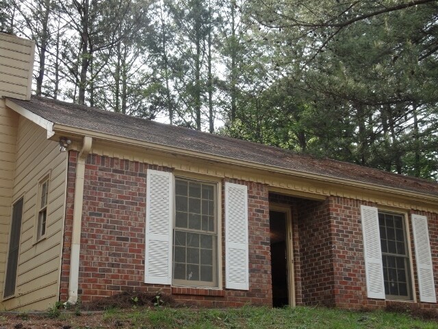 Building Photo - 2870 Lakemont Dr SW