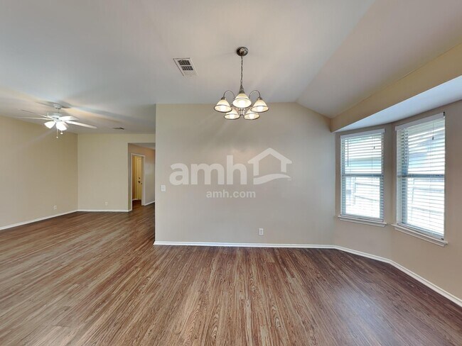Building Photo - 102 Quail Cir