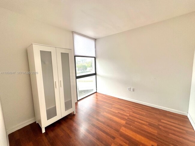 Building Photo - 3675 N Country Club Dr