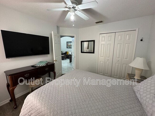 Building Photo - 645 Majesty Dr