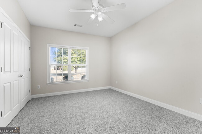 Building Photo - 1811 Old Carriage Trail