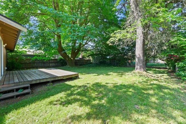 Building Photo - Move in ready now! 3 bedroom rambler in NE...