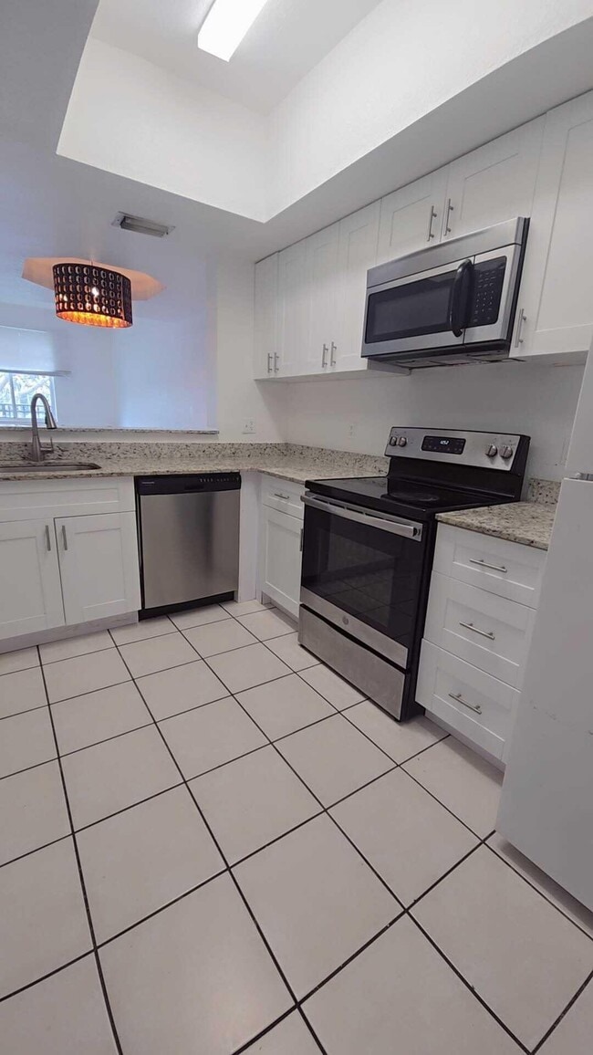 Building Photo - 751 SW 148th Ave