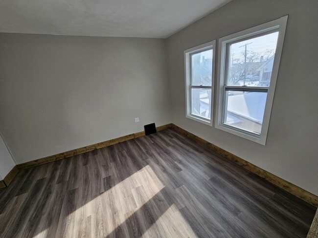 Building Photo - 3242 W 92nd St