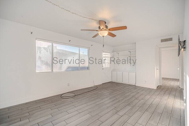 Building Photo - 518 E Huntington Dr