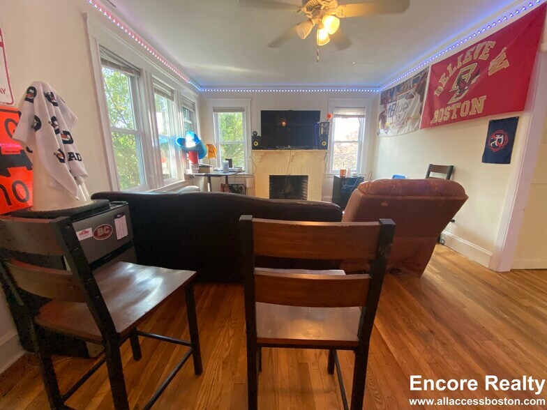 Building Photo - 288 Foster St