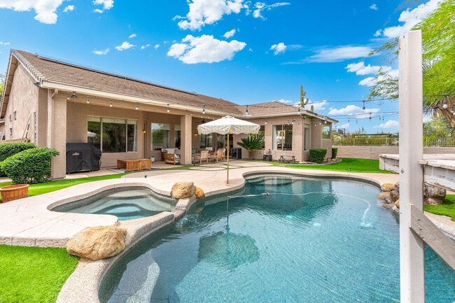 Building Photo - 5404 E Lonesome Trail