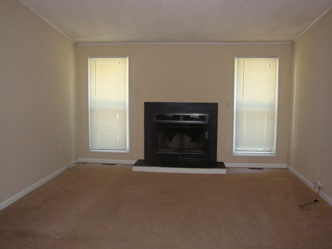 Building Photo - 2236 Laburnum Ave