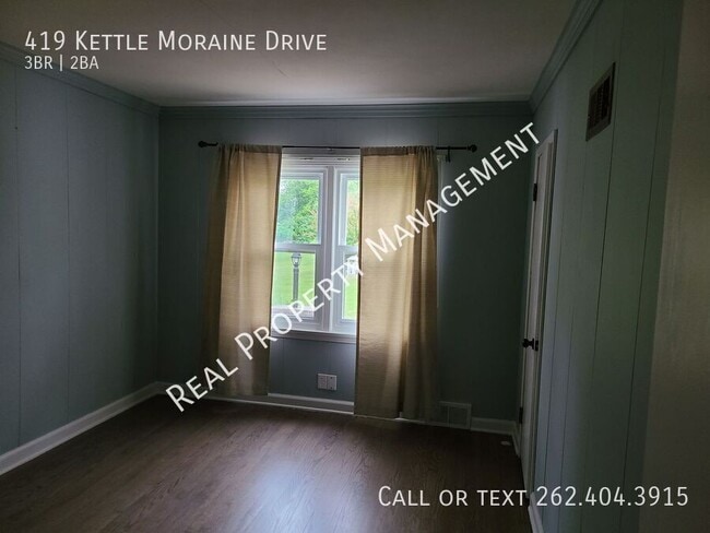 Building Photo - 419 Kettle Moraine Dr