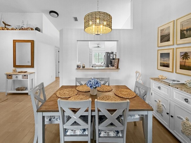 Building Photo - 14980 Vista View Way