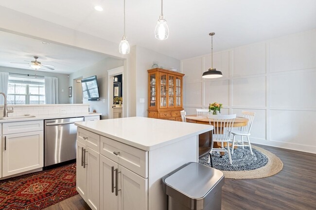 Building Photo - Gorgeous, luxury townhome in convenient West Nashville