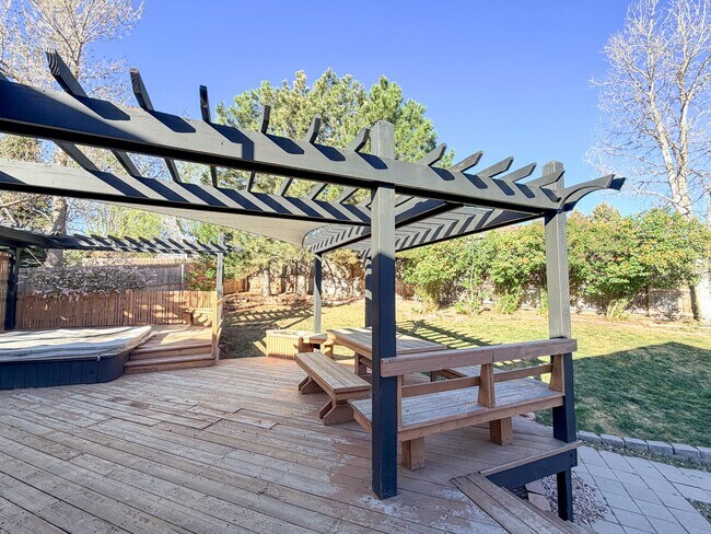 Building Photo - Updated Single-Family Home in Centennial!