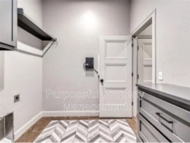 Building Photo - 115 Weaver Rd