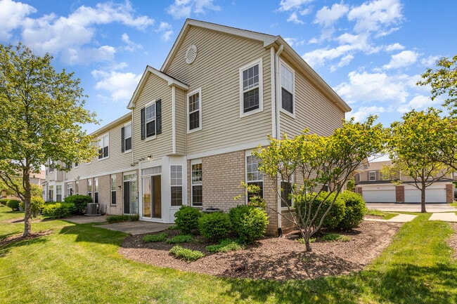 Building Photo - 593 Springbrook Trail N