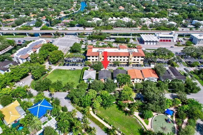 Building Photo - 539 Menendez Ave