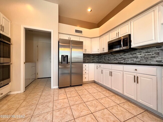Building Photo - 10123 N Alder Spring Dr