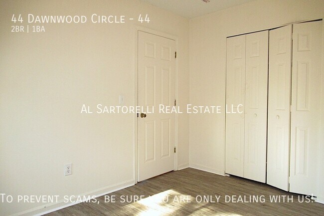 Building Photo - Pet Friendly Condo close to town and ready...