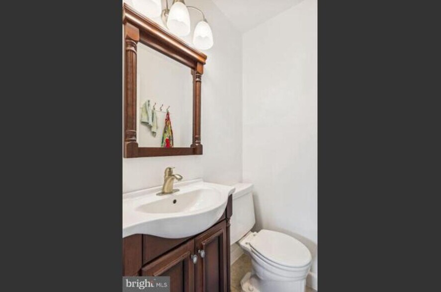 Building Photo - 10600 Kenilworth Ave